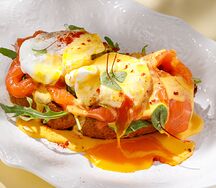 Яйцо Бенедикт с лососем