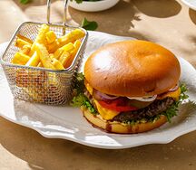 Бургер с мраморной говядиной