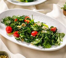 Жареная зелень с томатами