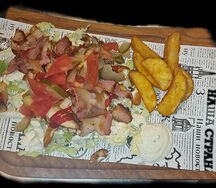Мясо цыпленка с беконом