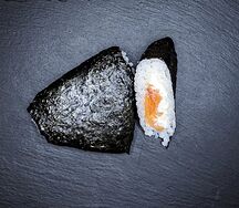 Онигири Лосось