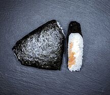 Онигири Лосось холодного копчения