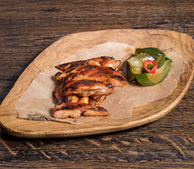 Куриное бедро в соусе чипотле