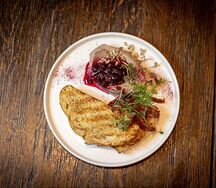 Тост с домашним паштетом