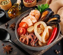 Том ям с морепродуктами
