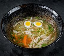 Бульон куриный с домашней лапшой