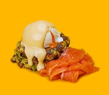 Драники из цукини с яйцом Бенедикт и лососем
