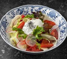 Дачный салат с копченой сметаной 