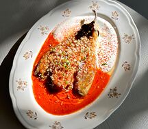 Печеный баклажан с ромеско и йогуртом