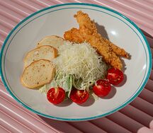 Салат Цезарь с хрустящей креветкой