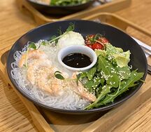 Боул с фунчозой и креветками