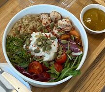 Боул с киноа и индейкой