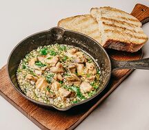 Рапан с чесноком и петрушкой