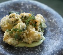 Брокколи с кунжутным соусом