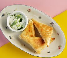 Мини-пирожки с креветкой и курицей 