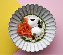 Трюфельная страчателла с лососем и яйцом пашот