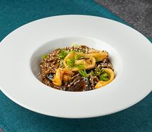 Соба с древесными грибами и морепродуктами