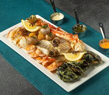 Плато из морепродуктов на гриле