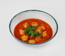 Томатный суп с пельменями из курочки