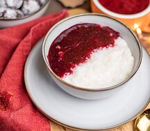 Рисовая каша с вишневым конфитюром