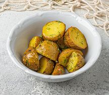 Молодой картофель с зеленью