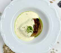 Стейк из капусты с соусом Три икры