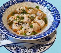 Вонтоны со свининой и креветкой в бульоне