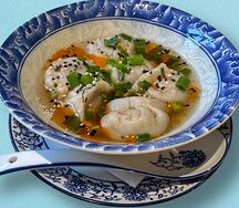 Дамплинги со свининой и говядиной в бульоне