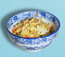 Салат с пекинской капустой и яйцом