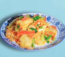 Окунь жареный с овощами