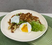 Картофельная вафля с яйцом пашот
