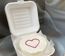 Бенто-торт Сердце ванильный бисквит и клубничная начинка