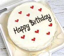 Бенто-торт ванильный бисквит с клубникой happy birthday