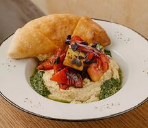 Хумус с печеными овощами