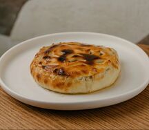 Пирог из печи с томленым ягненком и кремом из печеного картофеля