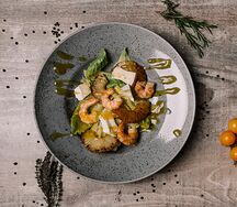 Салат с ананасом и креветками