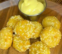 Сырные монетки с халапеньо в панировке