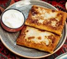 Блинчики с мясом и сметаной