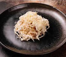 Салат с блинами и курицей