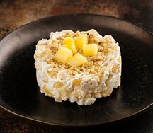 Салат с курицей и ананасами