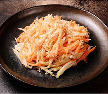 Салат с корнем сельдерея, яблоками и морковью