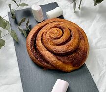 Булочка с корицей 