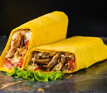 Шаурма классическая в сырном лаваше