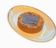 Шоколадный тарт с малиновым конфи