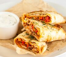 Лаваш по-мексикански с курицей гриль и острыми овощами