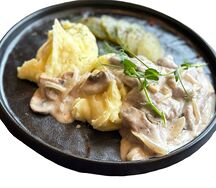 Бефстроганов из говядины с картофельным пюре