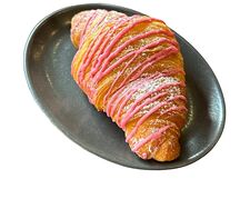 Круассан с вишней