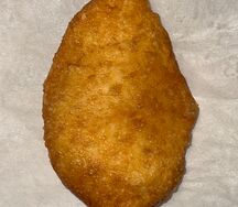 Жареный пирожок с капустой