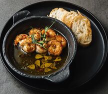 Тигровые креветки в пряном соусе