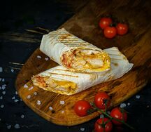 Шаурма маленькая в лаваше фирменная